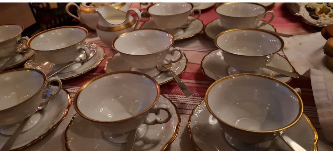 Vett och etikett bjud alltid på fika oavsett vad det är för möte man håller. Vett och etikett regler företagsmöte