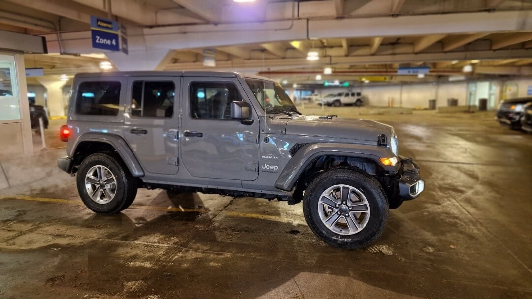 Jeep Wrangler bei Alamo Station in Edmonton