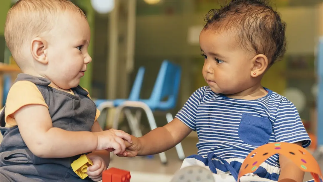 zwei Babys beim Begegnungstreff Drop in