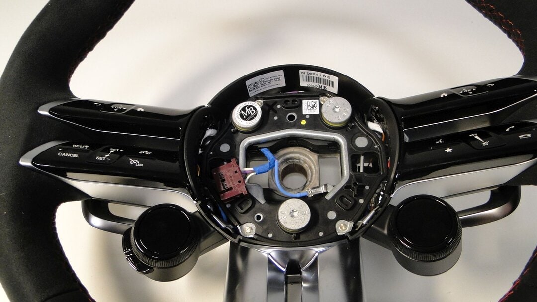 MERCEDES EQS 297 V297 KIEROWNICA A0994602607 3D16 A0994609908 3D16 CZERW NIĆ ALCANTARA AMG - obrazek 11