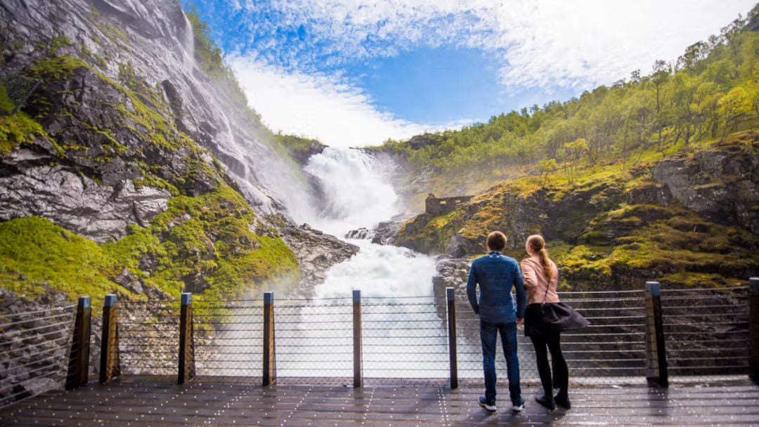Flam_railway_waterfall