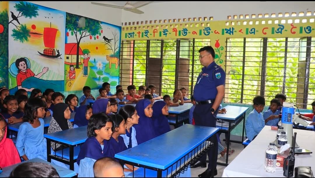 পুলিশ লাইনস স্কুল পরিদর্শন করেন পুলিশ সুপার গৌতম কুমার বিশ্বাস