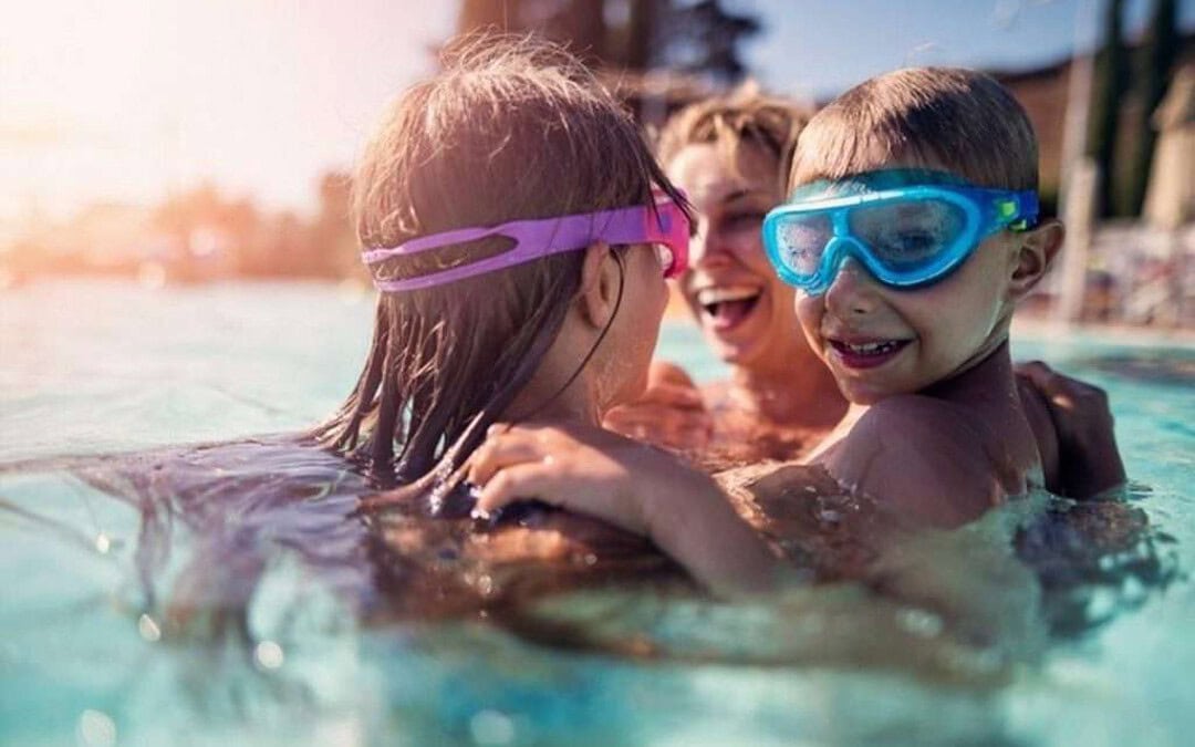 como proteger los oidos en una piscina con tapones para los oidos