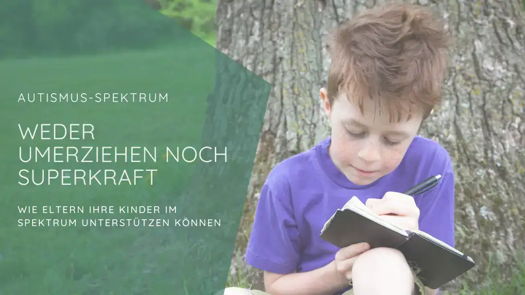 Kind schreibt etwas in Notizbuch. Text: Autismus-Spektrum: Weder Umerziehen noch Superkraft: Wie Eltern ihre Kinder im Spektrum unterstützen können