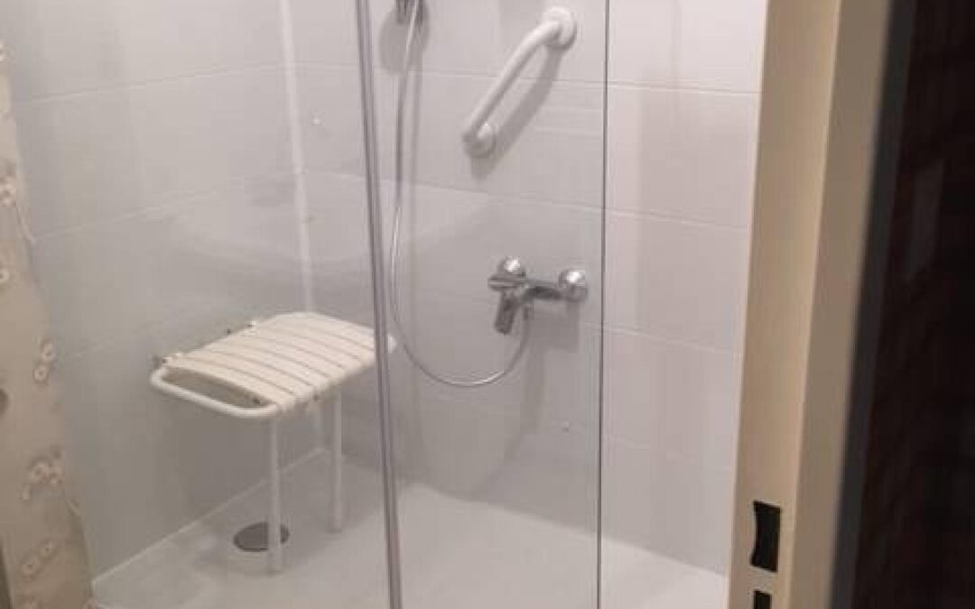 Remplacement de Baignoire par douche sénior sécurisée à Villeneuve-lès-Avignon, Gard (30)