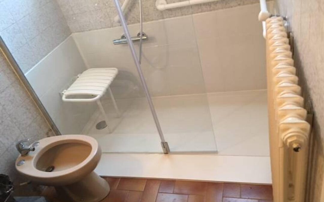 Remplacement d&rsquo;une baignoire par douche sécurisée pour sénior à Meylan, Isère (38)
