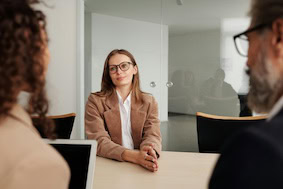 Speaking under pressure: simple voice habits that calm your interviews and pitches