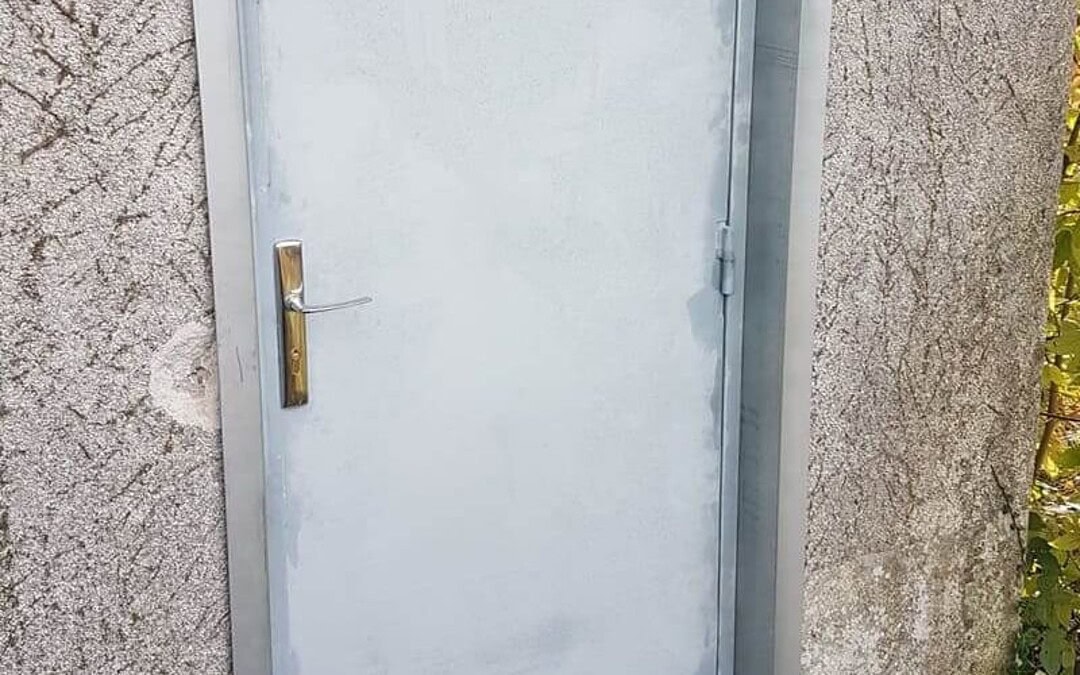 Porte métallique