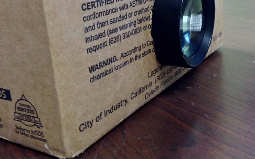 🛠️ Fast #LifeHack: DIY Smartphone Projector! 🛠️