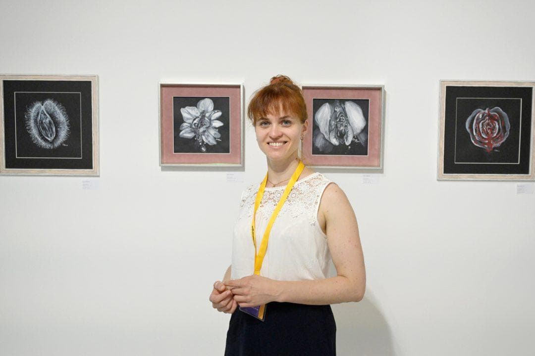 Lisa Mona: Werkserie "Floral Passion" auf der POTENTIALS 2024, Foto Credit: Joe Malina