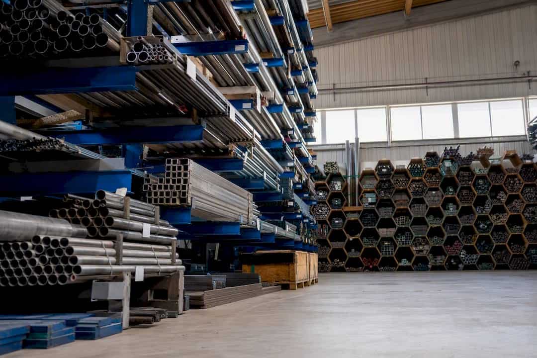 Konsol- und Wabenregale für lange Industrieprodukte