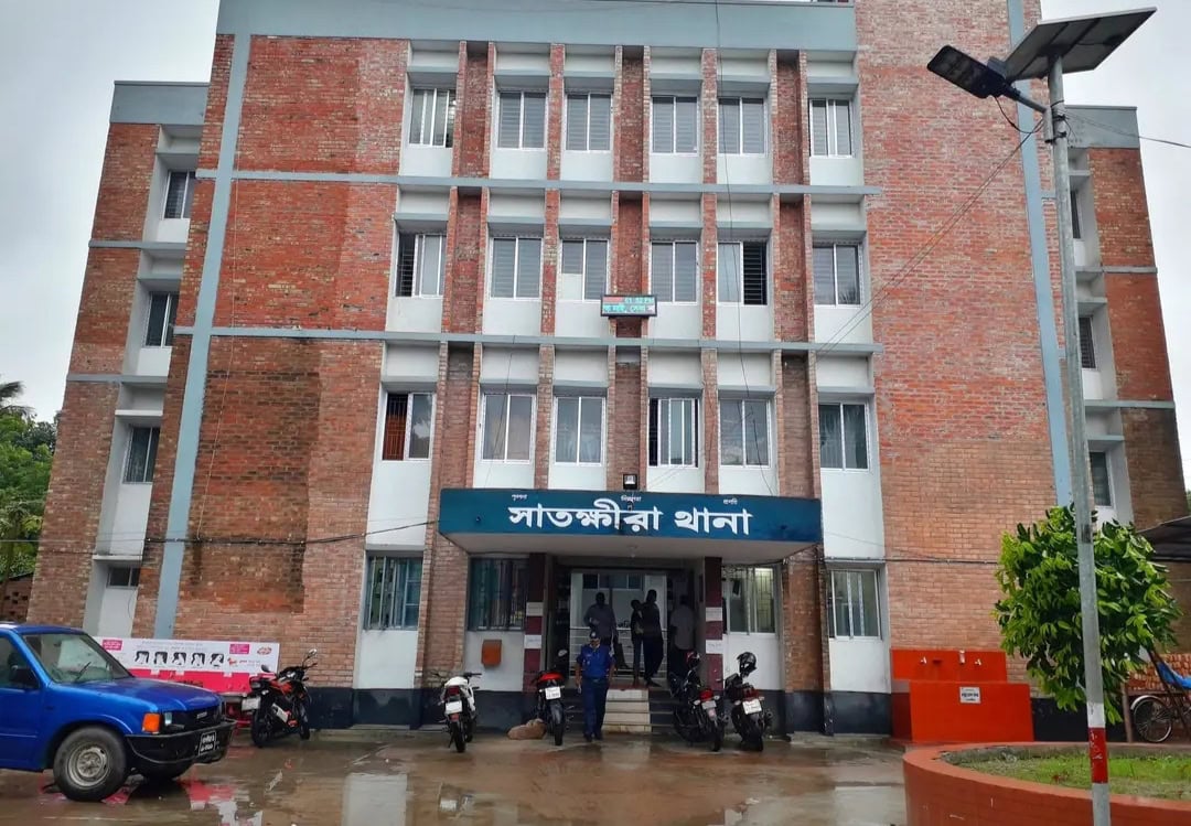 পুলিশ ও বিভিন্ন কর্মকর্তার নাম ভাঙিয়ে প্রতারণা সাতক্ষীরা থানা পুলিশের সতকর্তা জারি