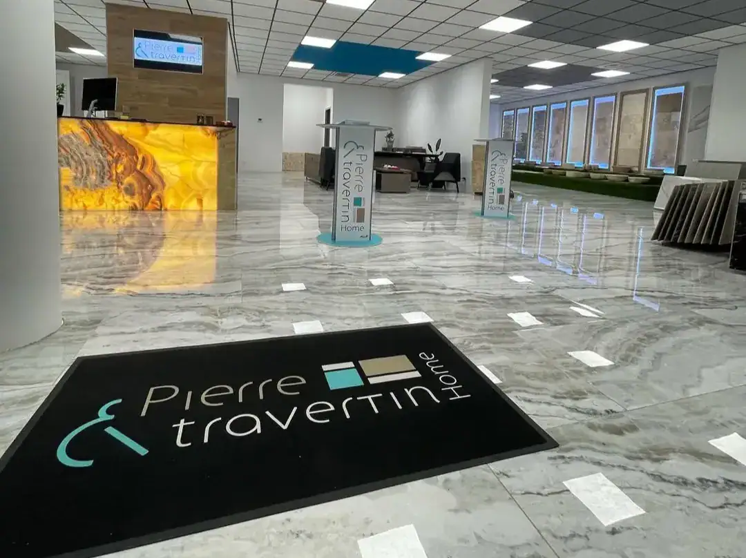 showroom-pierre-et-travertin-perpignan-entree-logo