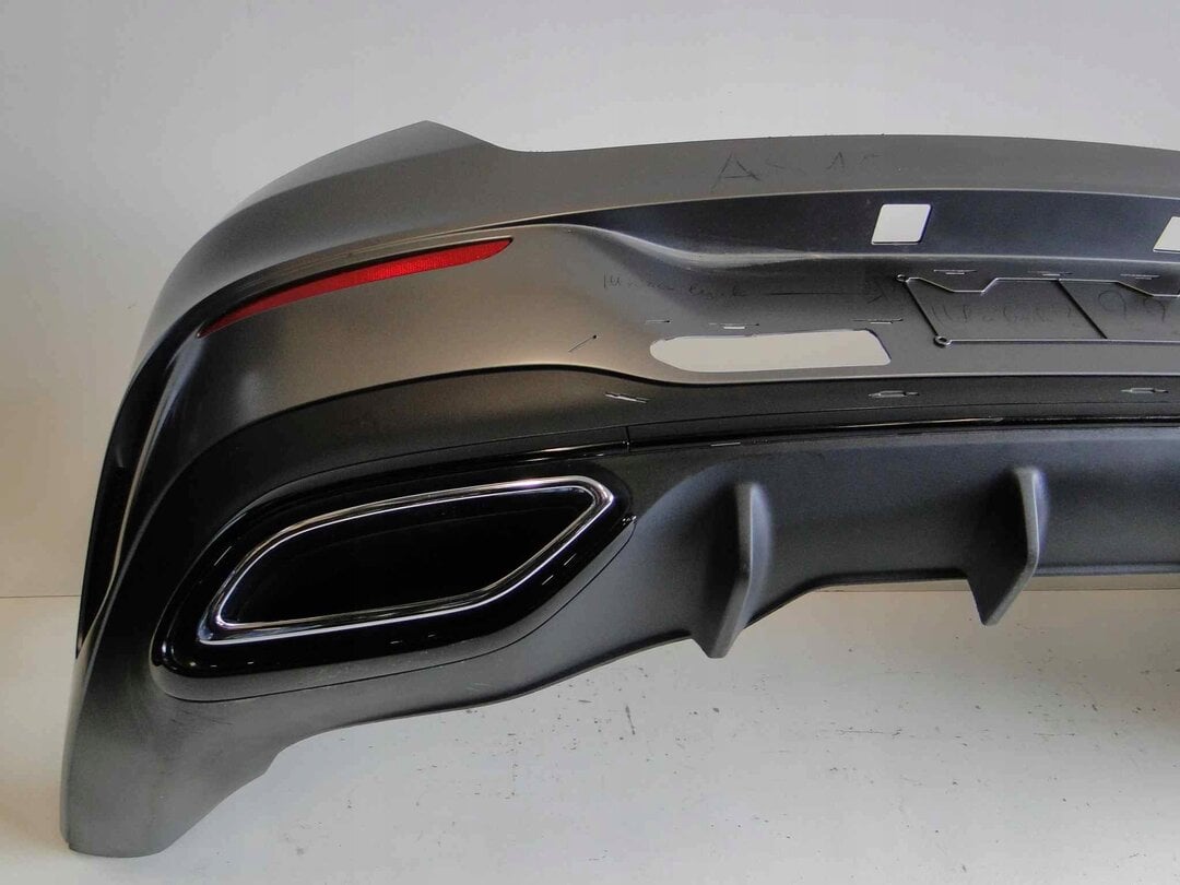 MERCEDES CLA 118 ZDERZAK TYLNY AMG BEZ PTS KOMPLETNY - obrazek 2