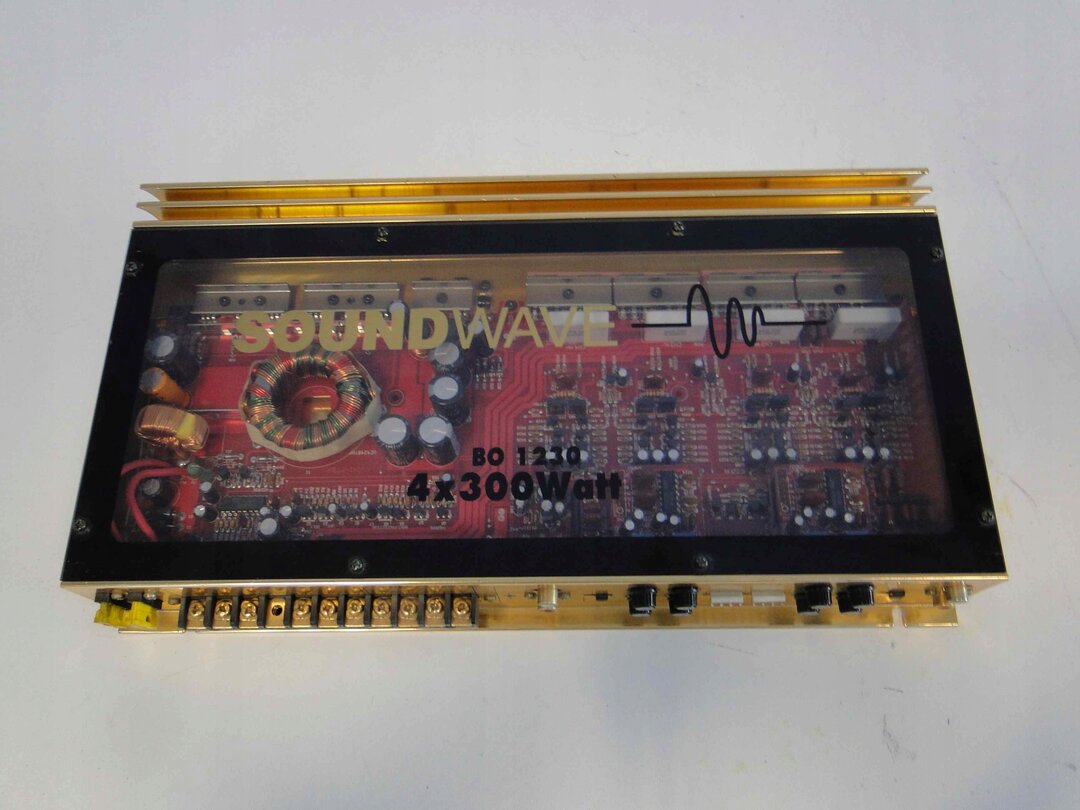 WZMACNIACZ SAMACHODOWY SOUNDWAVE BO1230 4x300 WATT - obrazek 6
