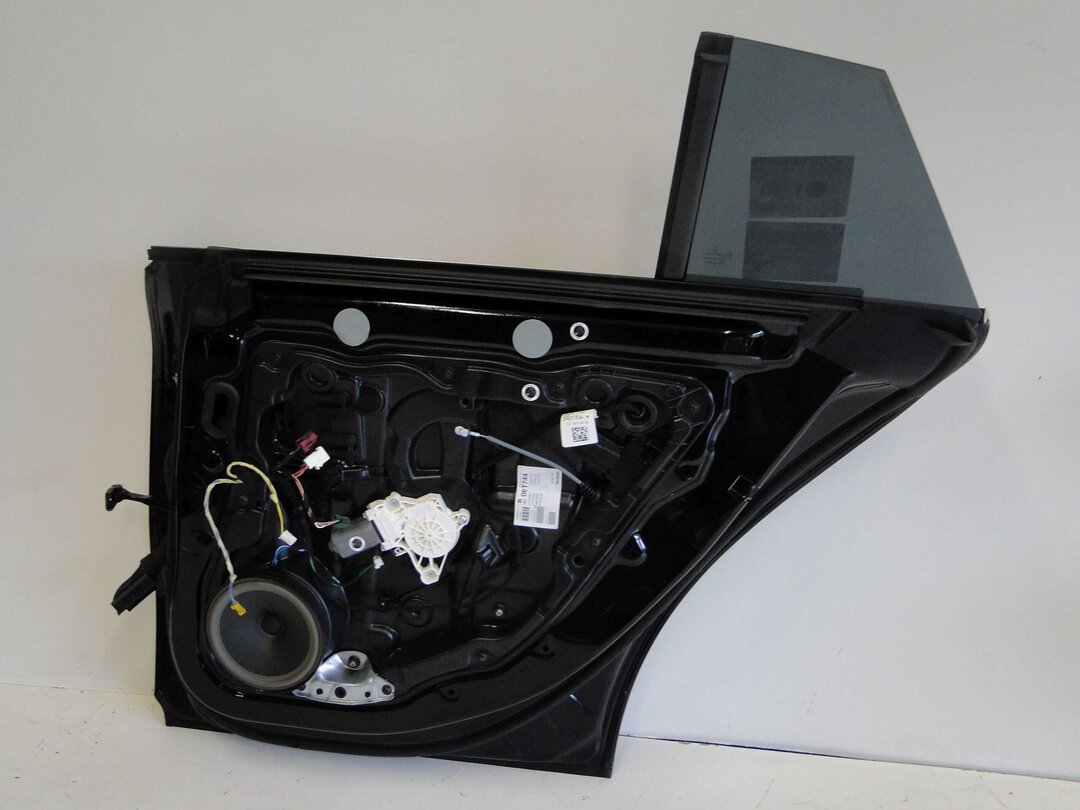 MERCEDES DRZWI TYLNE PRAWE CZARNE 696 TYŁ PRAWY CLA 118 X118 KOMBI W118 - obrazek 11