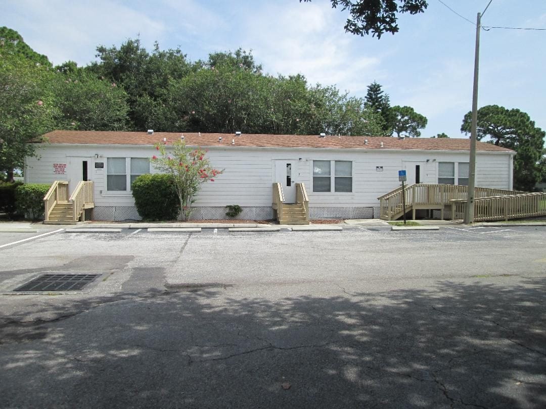 Used 28′ x 76′ Modular Classrooms with Restrooms for Sale in Florida