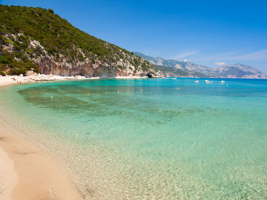 Der Cala Luna ist der perfekte Strand für Aktivurlauber