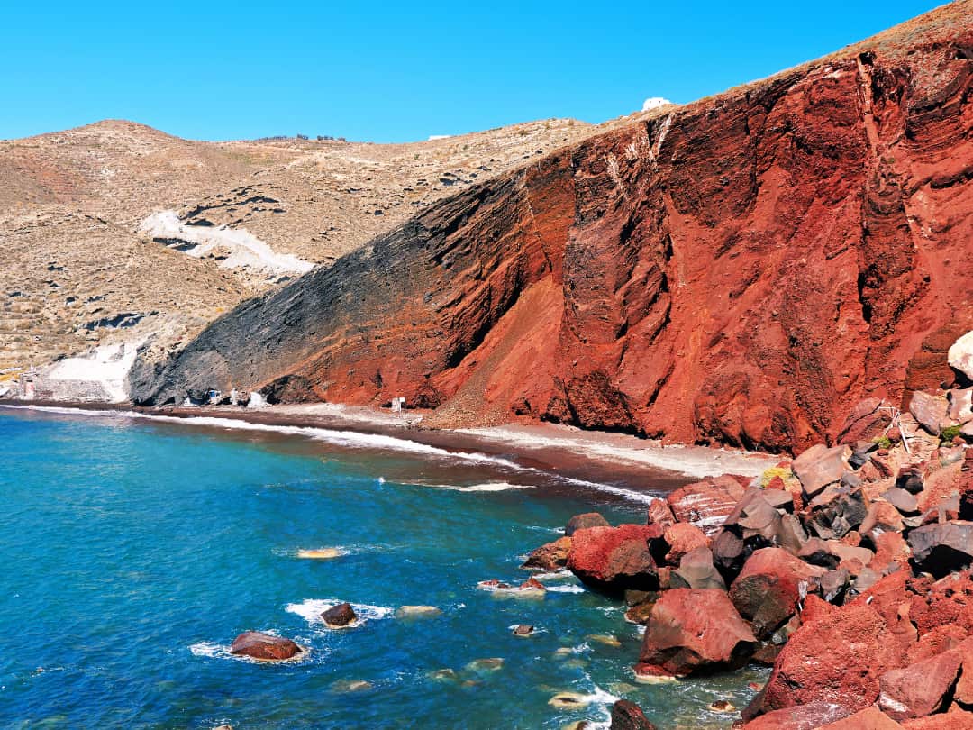 Rote Felsen am Red Beach