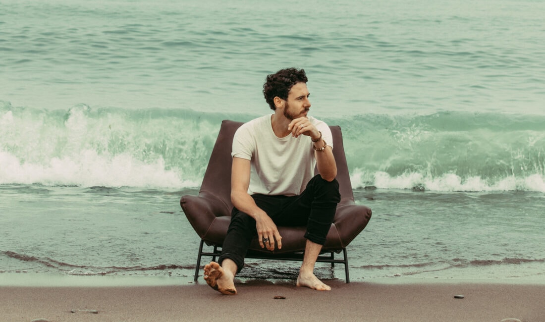 Canadian singer-songwriter Jordan Hart drops debut EP “Only Pieces of The Truth”