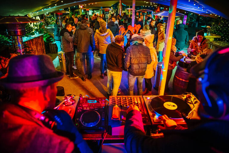 DJ op het winterplein