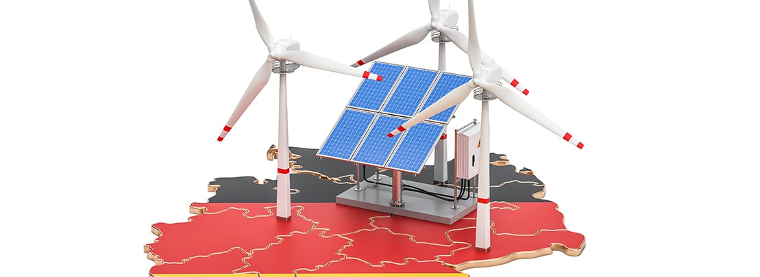Energieland Deutschland: Windräder und Solarpaneele stehen symbolisch auf einer Deutschlandkarte in Schwarz-Rot-Gold.