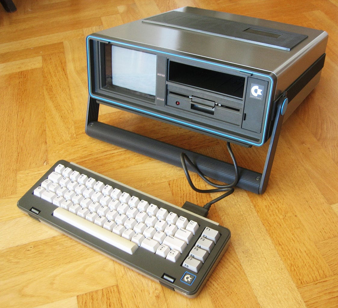Commodore SX-&4: Nur echt mit 5-Zoll-Bildschirm (Foto via Wikimedia, siehe Bildnachweis unten)
