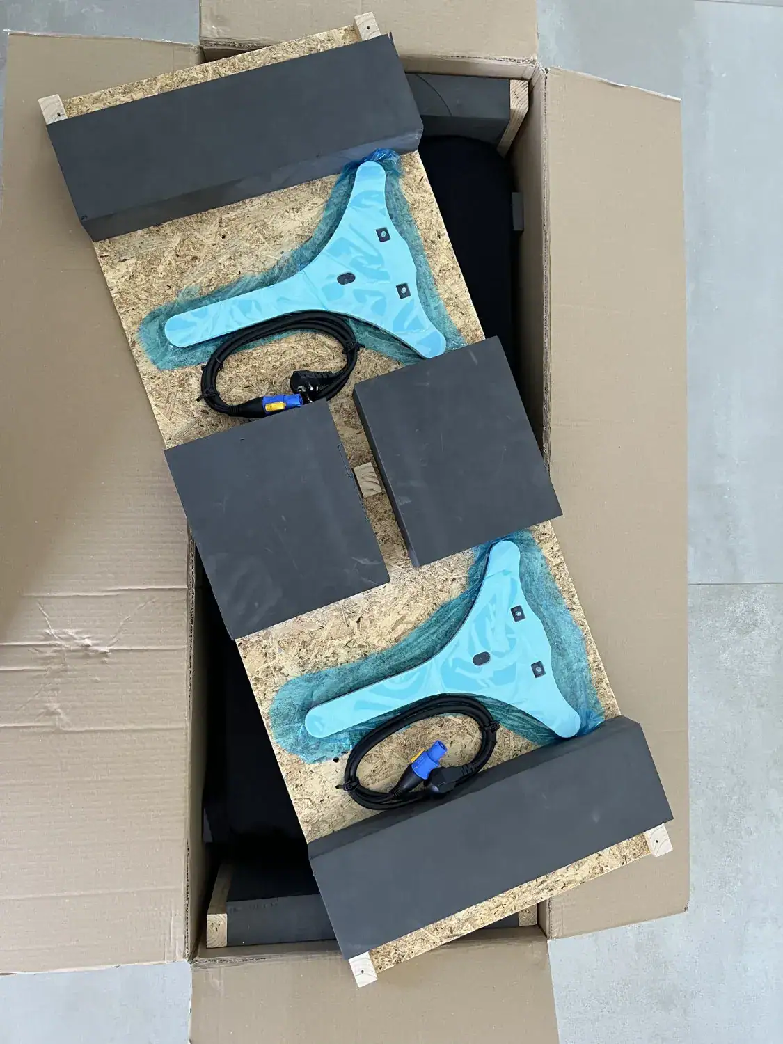 Aequo Audio Stilla actives zoom sur les accessoires