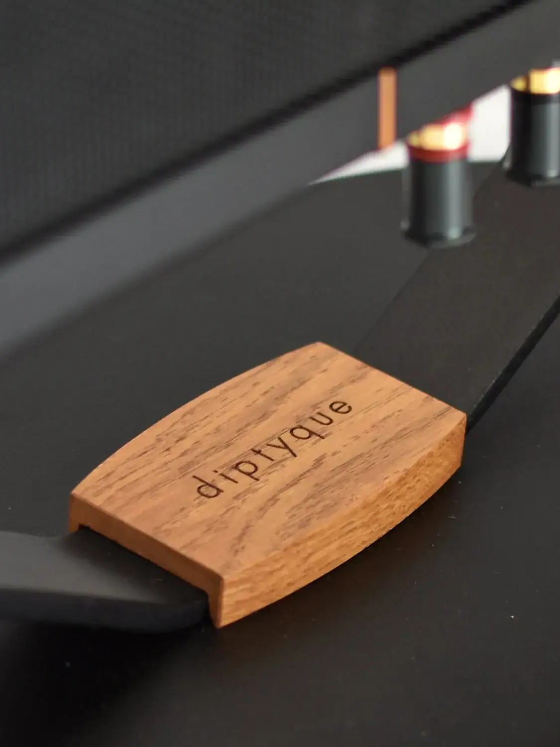 Diptyque Audio dp 107 détail du cache du pied