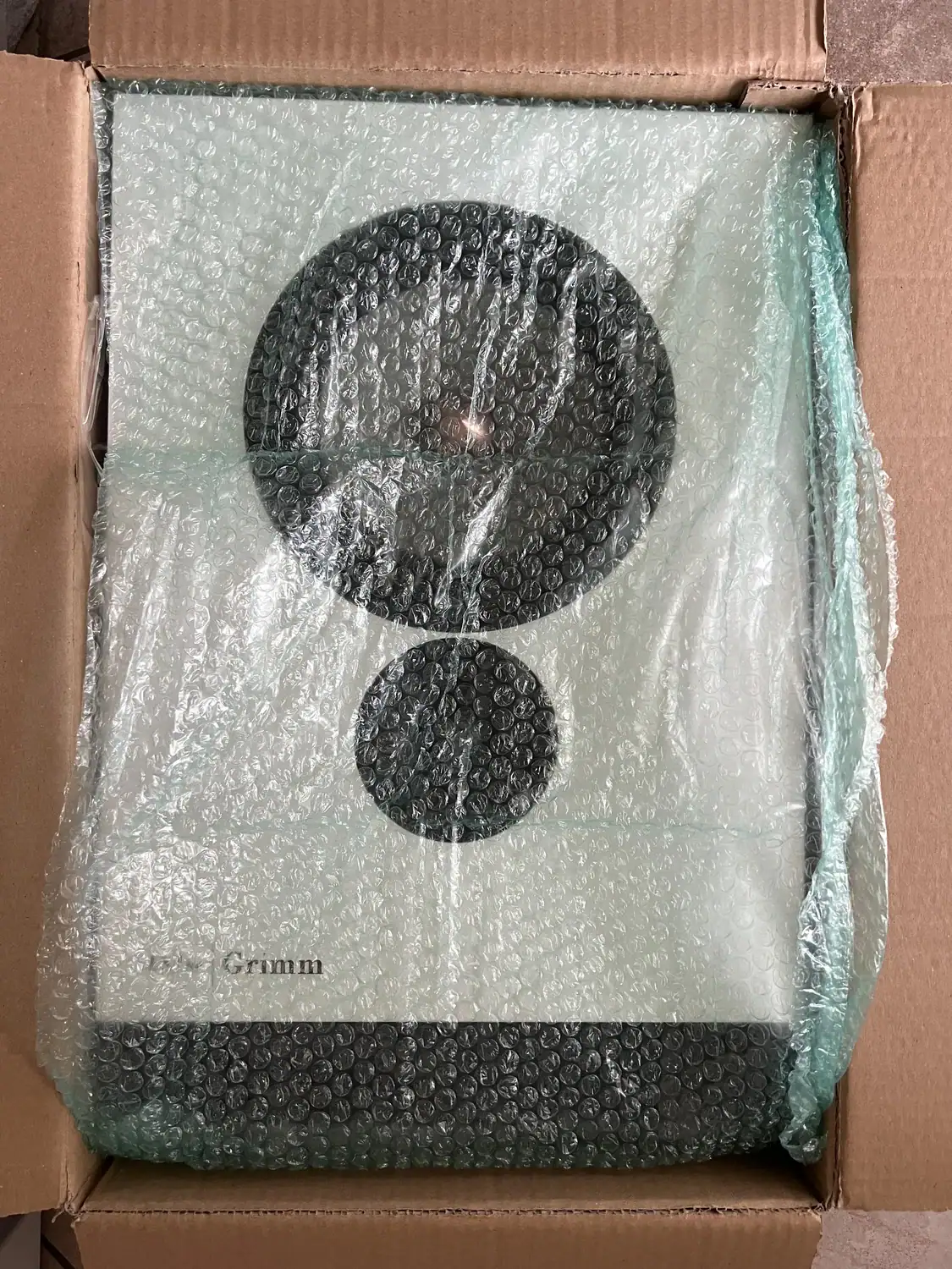 Grimm Audio LS1be caisson dans son emballage de protection