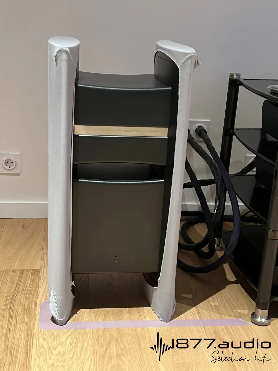 Halcro Eclipse mono en cours de déballage avec les protections mousse sur les pieds