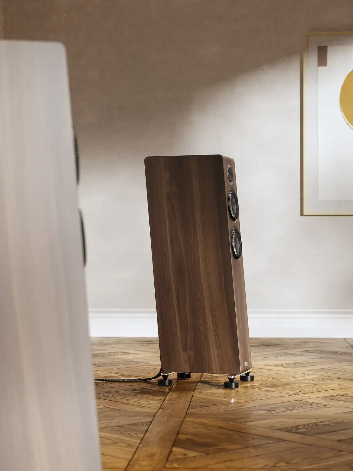 Marten Oscar Trio paire blanche vue de gauche dans une pièce avec du parquet