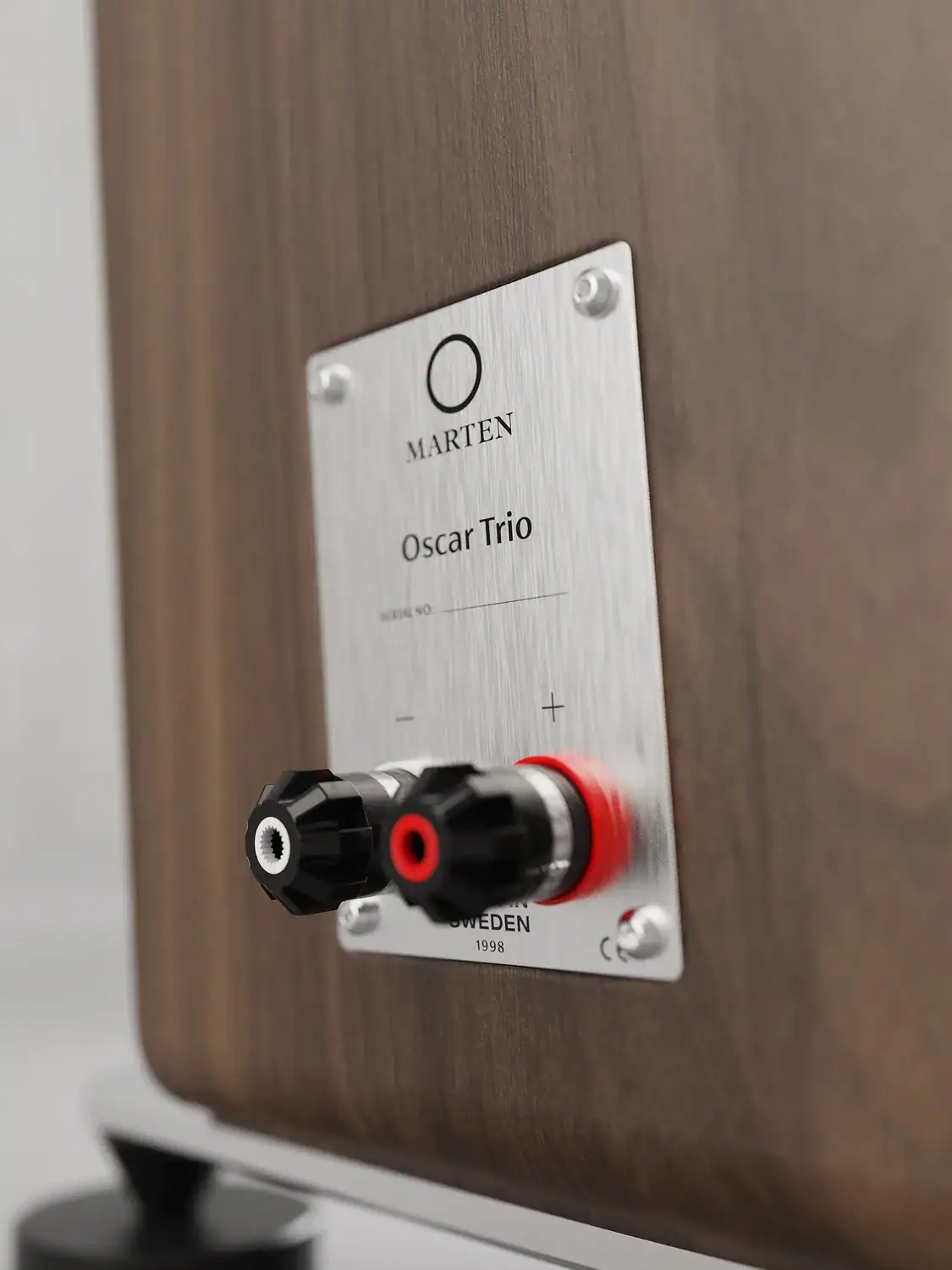 Marten Oscar Trio détail sur la plaque arrière et les borniers