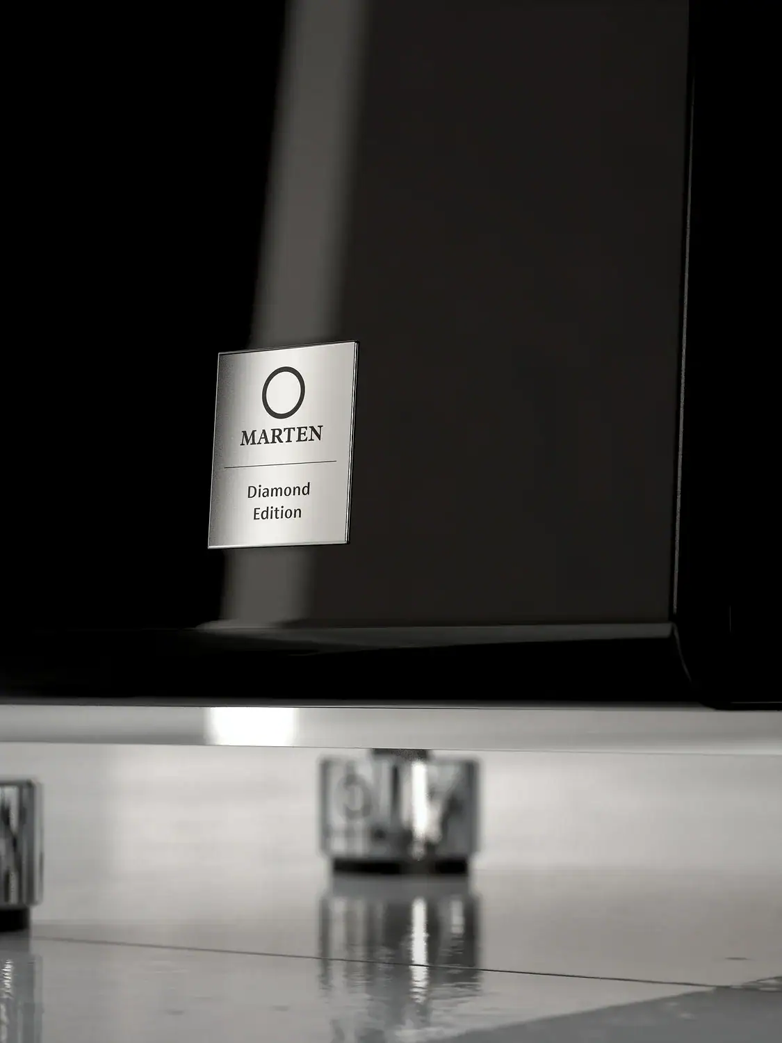 Marten Parker Trio finition noire détail des pieds Iso Acoustics