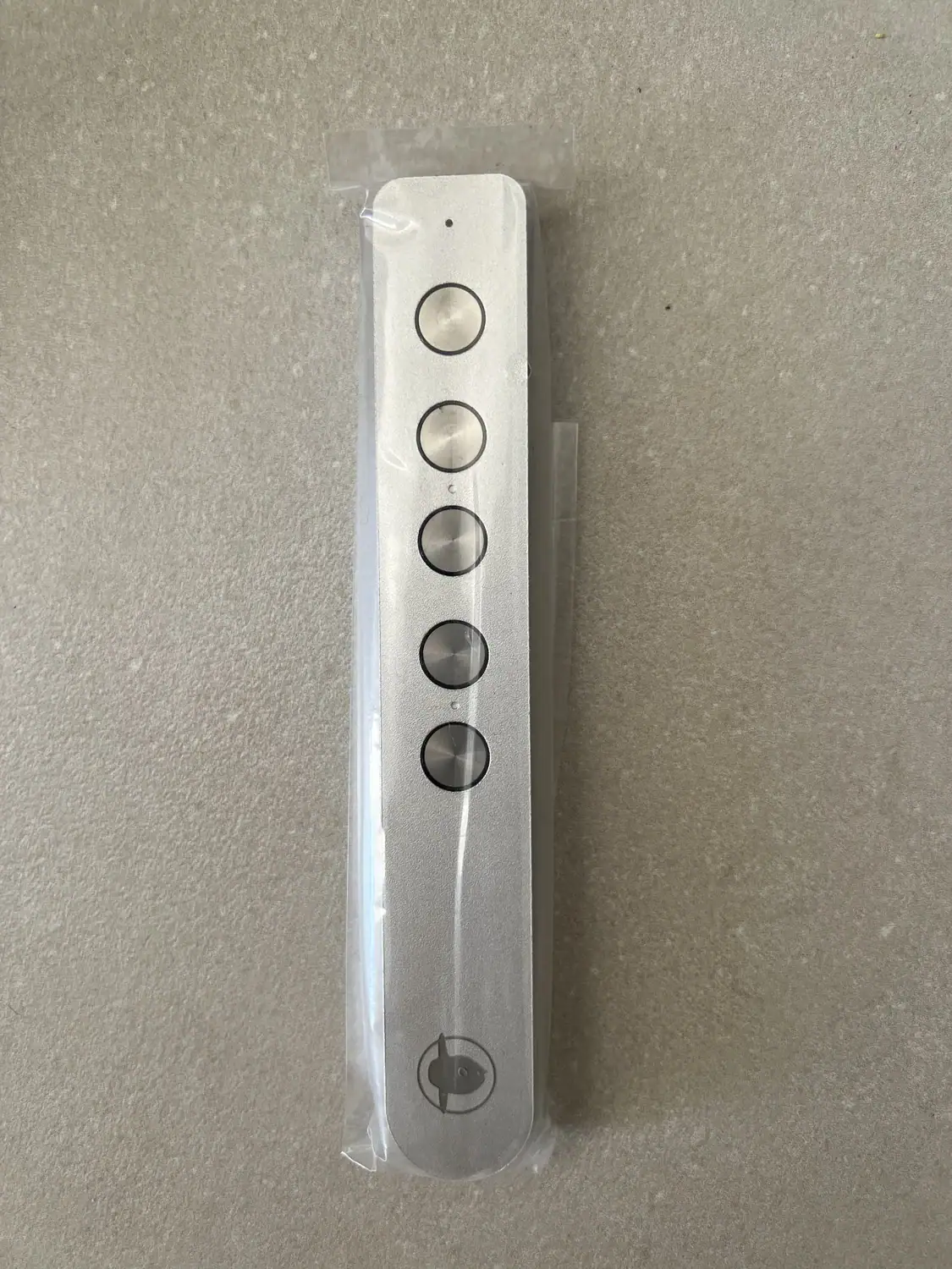 Télécommande métallique (qui a succédé au modèle plastique) du Mola-Mola Tambaqui encore sous pochette plastique d'origine