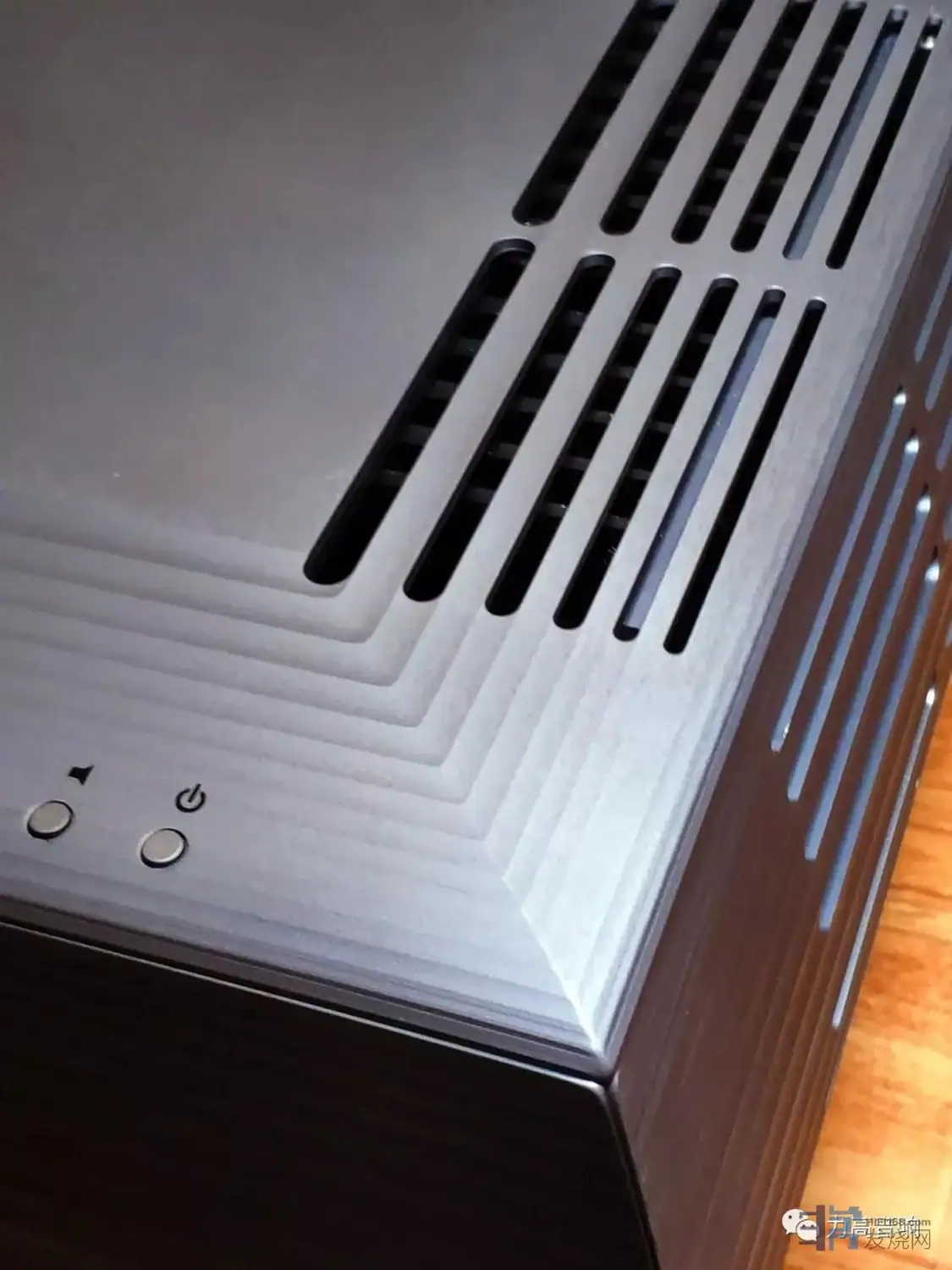 Playback Designs SPA-8 détail sur la grille d'aération