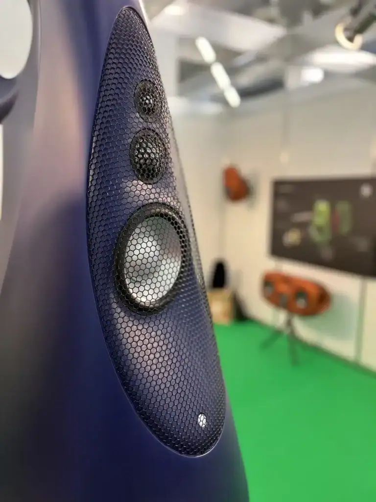 Enceinte Giya G2 sur le stand Vivid Audio