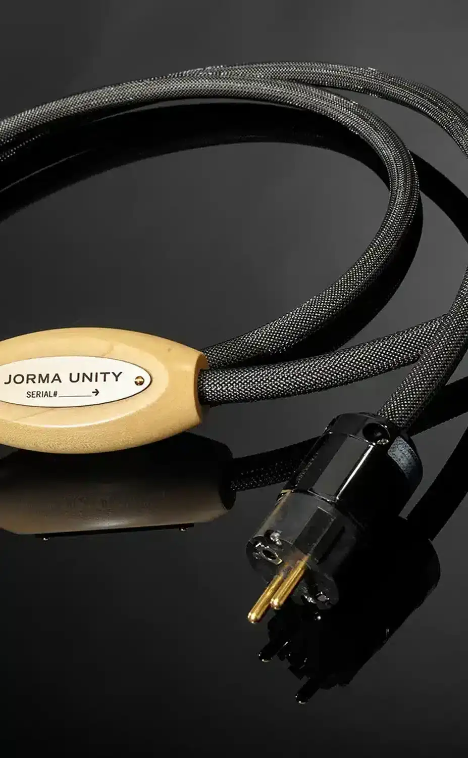 Jorma câble secteur Unity sur fond noir