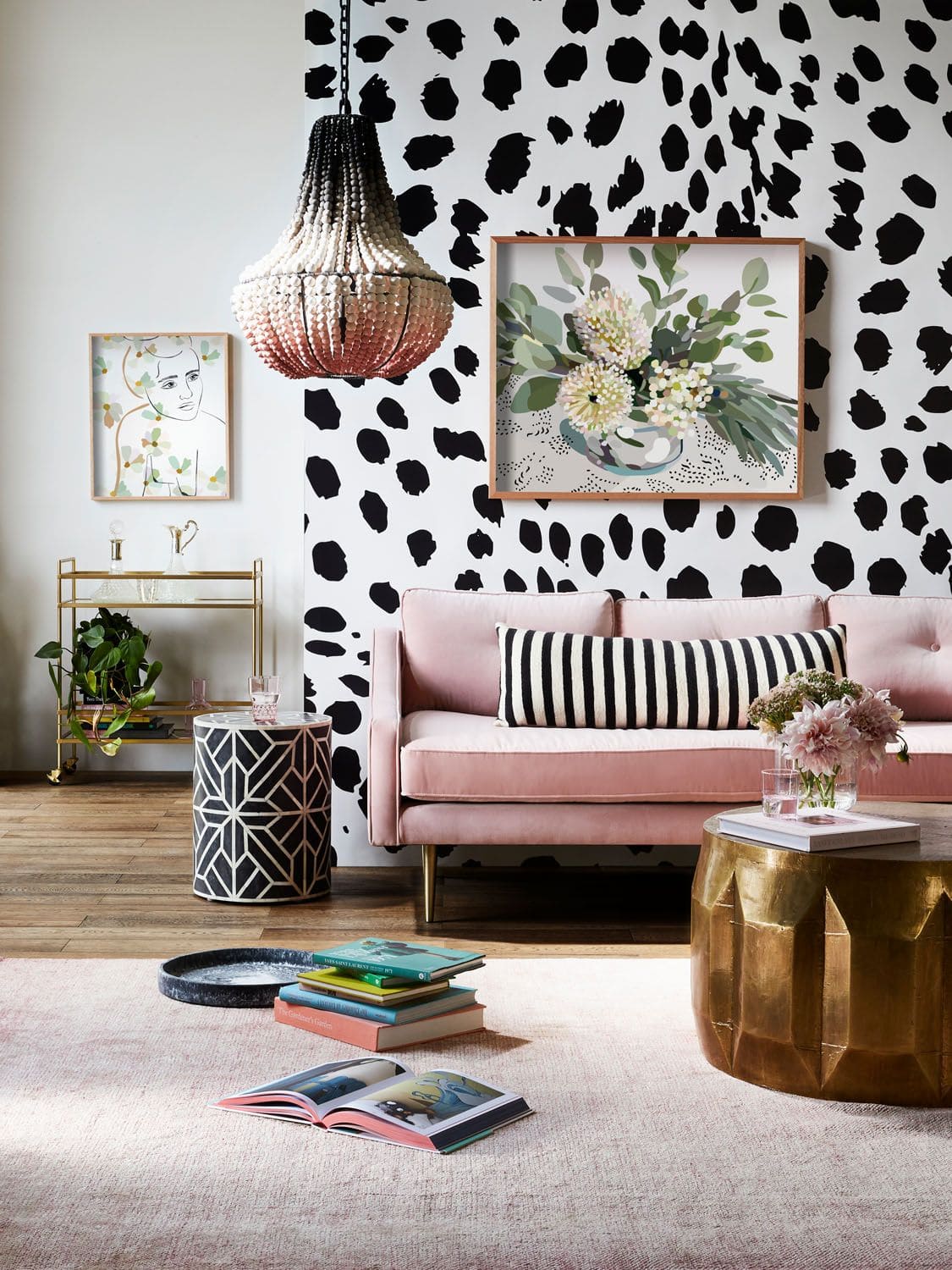 How To Make A Black And White Living Room Work_1 black and white living room How To Make A Black And White Living Room Work How To Make A Black And White Living Room Work 1