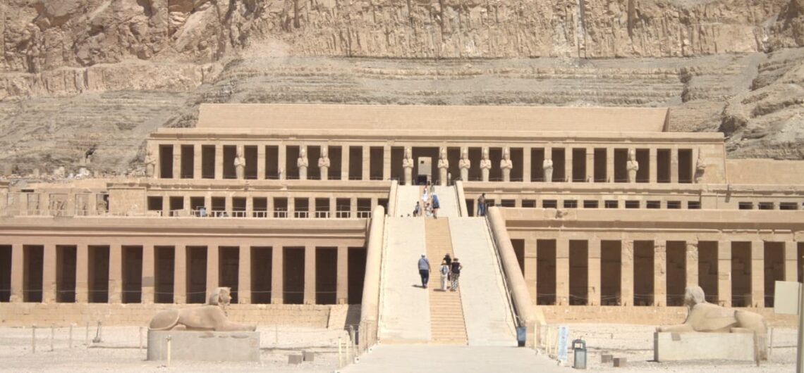 Privater Ausflug von Hurghada nach Luxor – Totentempel der Hatschepsut mit privatem Reiseführer