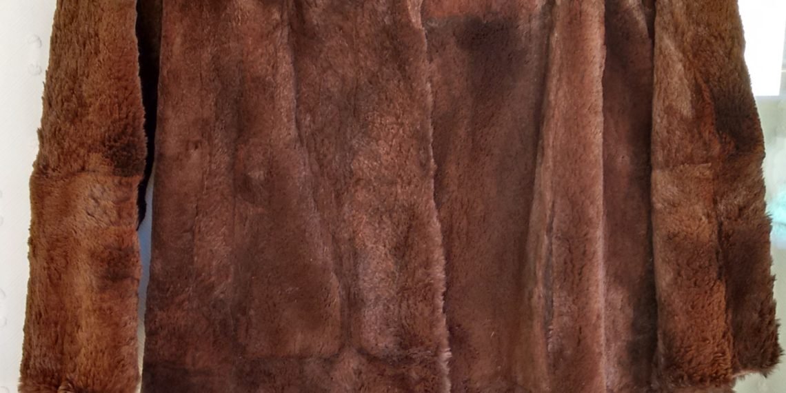 ABRIGO DE NUCAS DE VISÓN MARRÓN