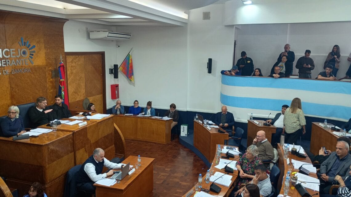 En este momento estás viendo Lomas: fuerte cruce y polémica por un reconocimiento a un libro escrito por presos