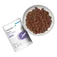 Textura del alimento húmedo Trovet Plus Renal (Venado) para gatos con ciervo, servido en plato