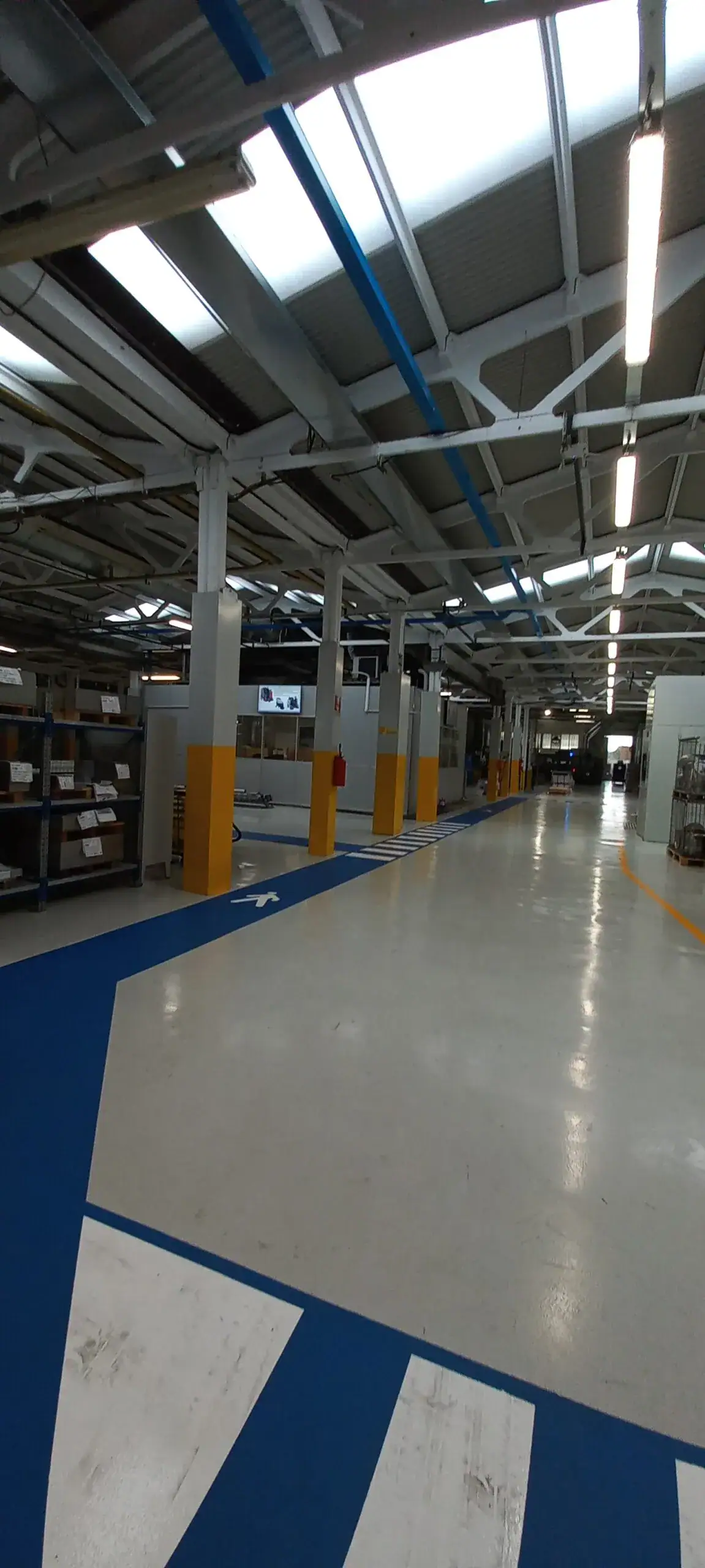 Pavimentazione in resina epossidica per traffico pesante e urti – industria del metal packaging alimentare