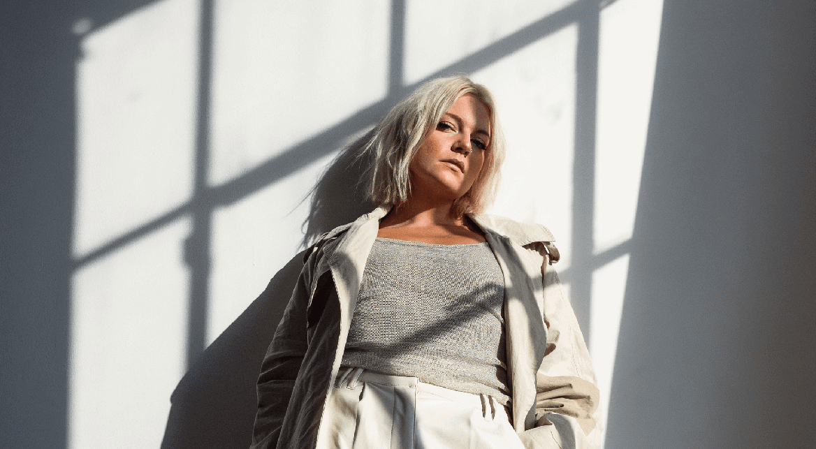 Canadian pop sensation, JESSIA just dropped a new single