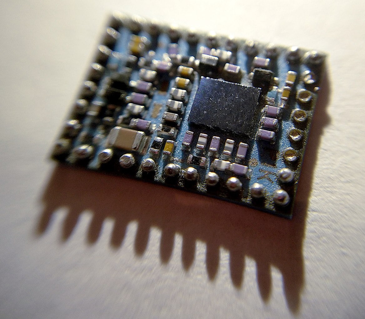 Eines der ersten Ericsson-Bluetooth-Module (Bildnachweis siehe unten)