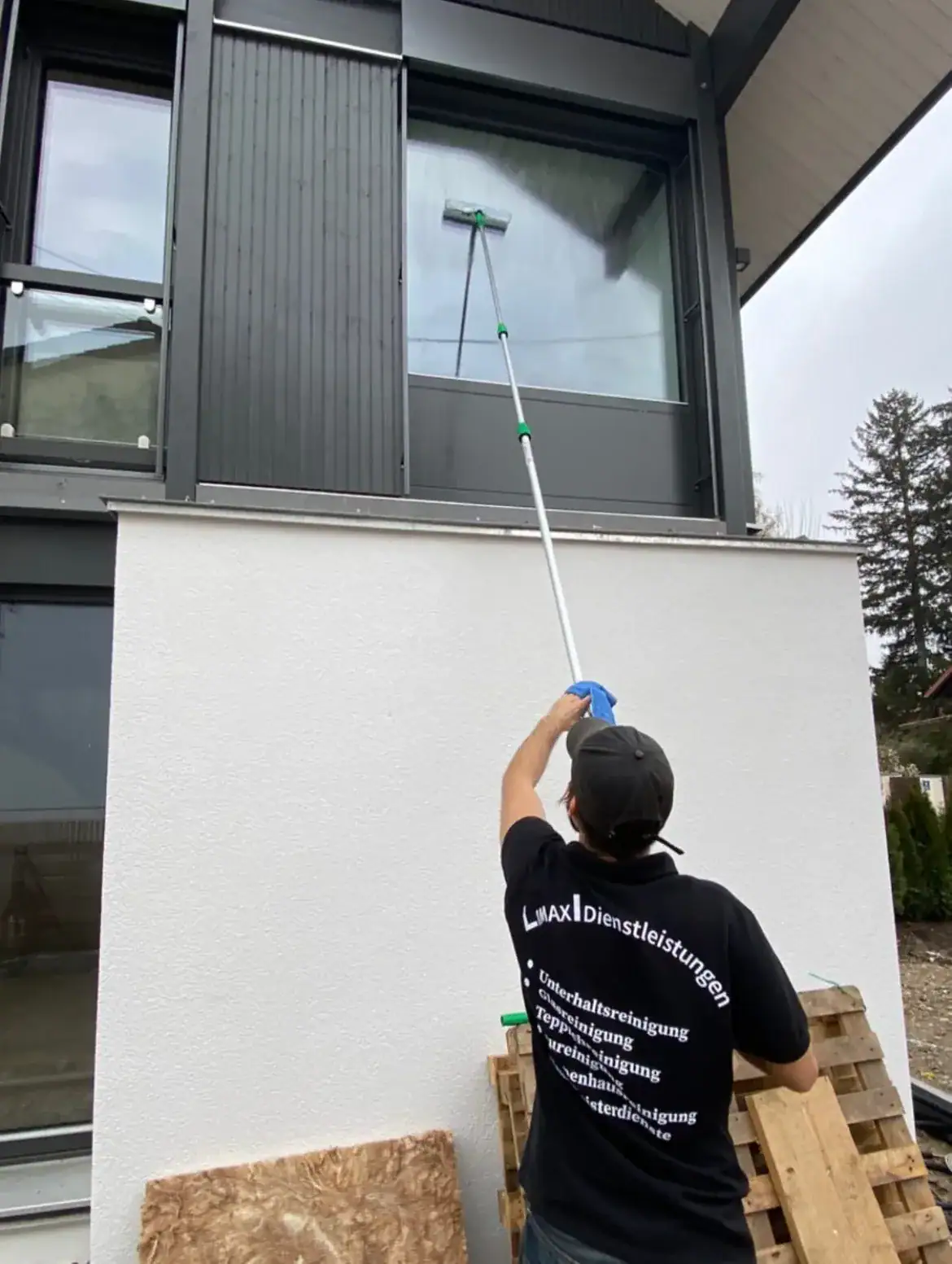 Professionelle Glasreinigung für Büros in München – Limax Dienstleistungen