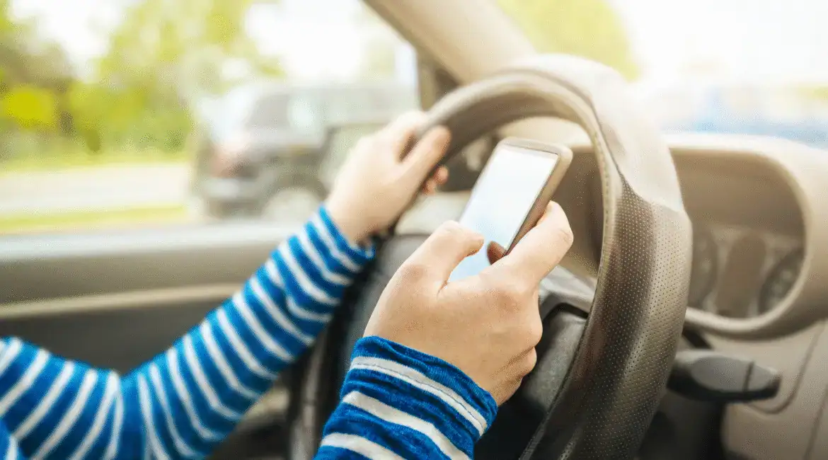 Houston distracted driving accident lawyer – driver texting while driving