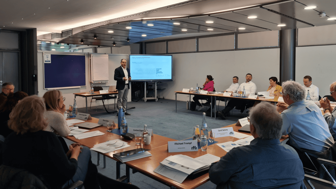 Fachmesse ITB Karlsruhe 2023 mit Präsentation und Diskussion.