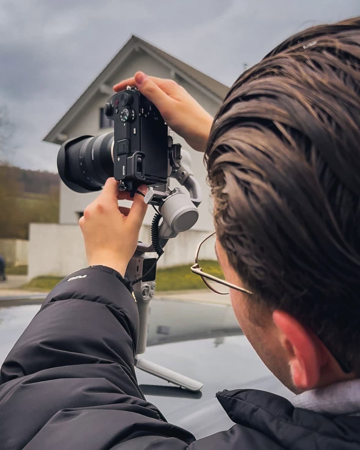 MotionByIben bei einer Videoproduktion mit Kamera und Gimbal